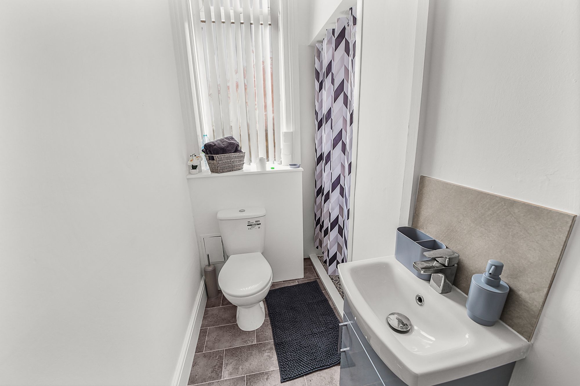 Room Collingwood Road in Earlestown