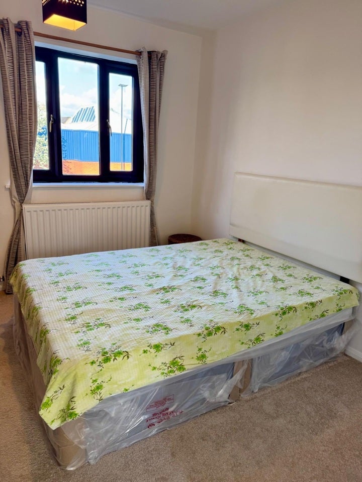 Room Poplar Way in Greater London
