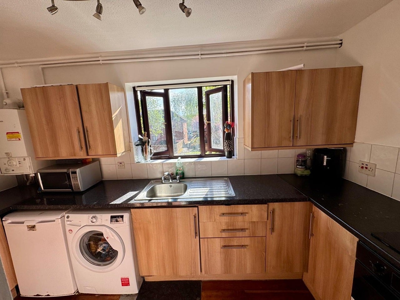 Room Poplar Way in Greater London