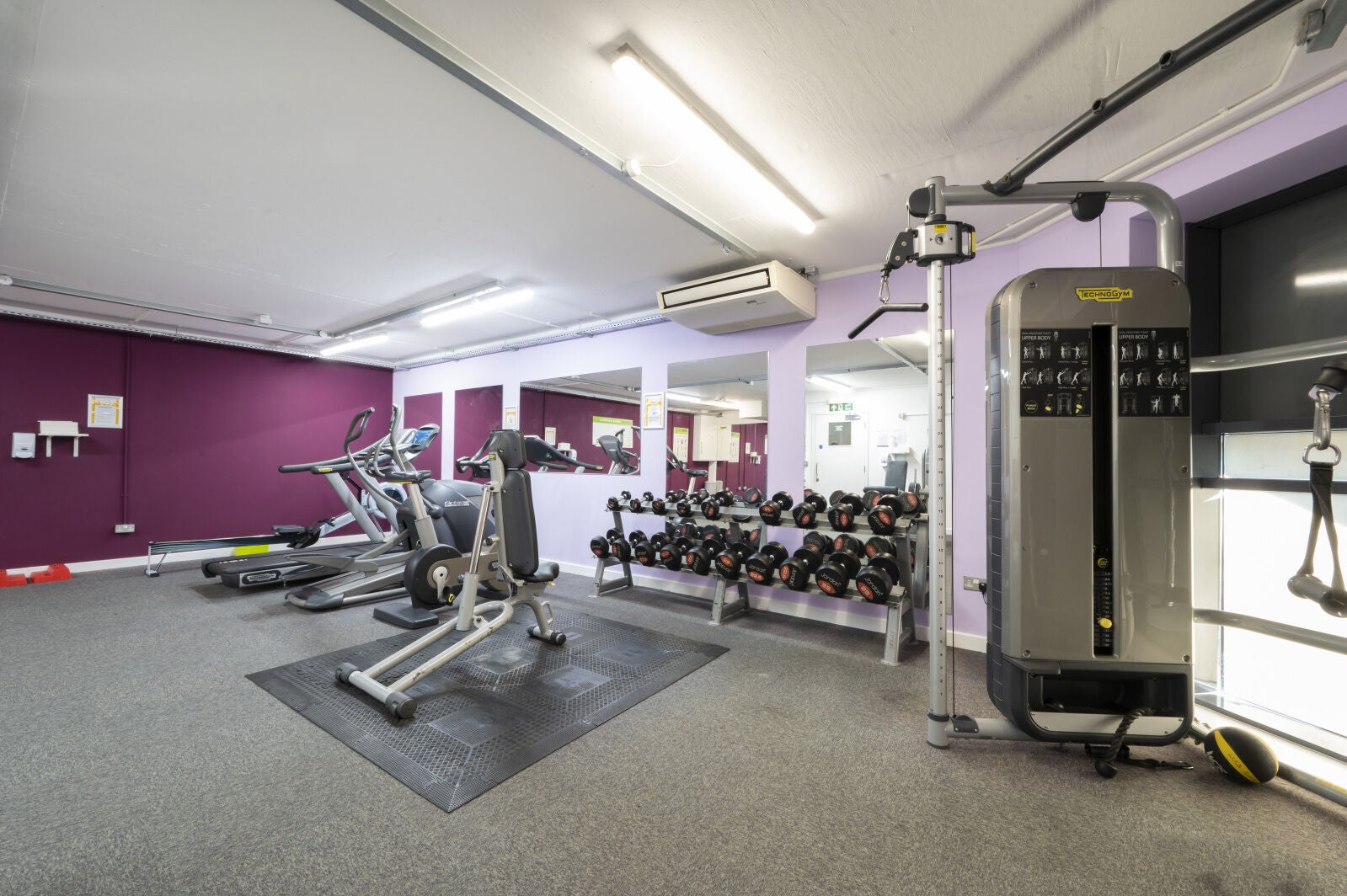 Flat Coombe Lane in Greater London