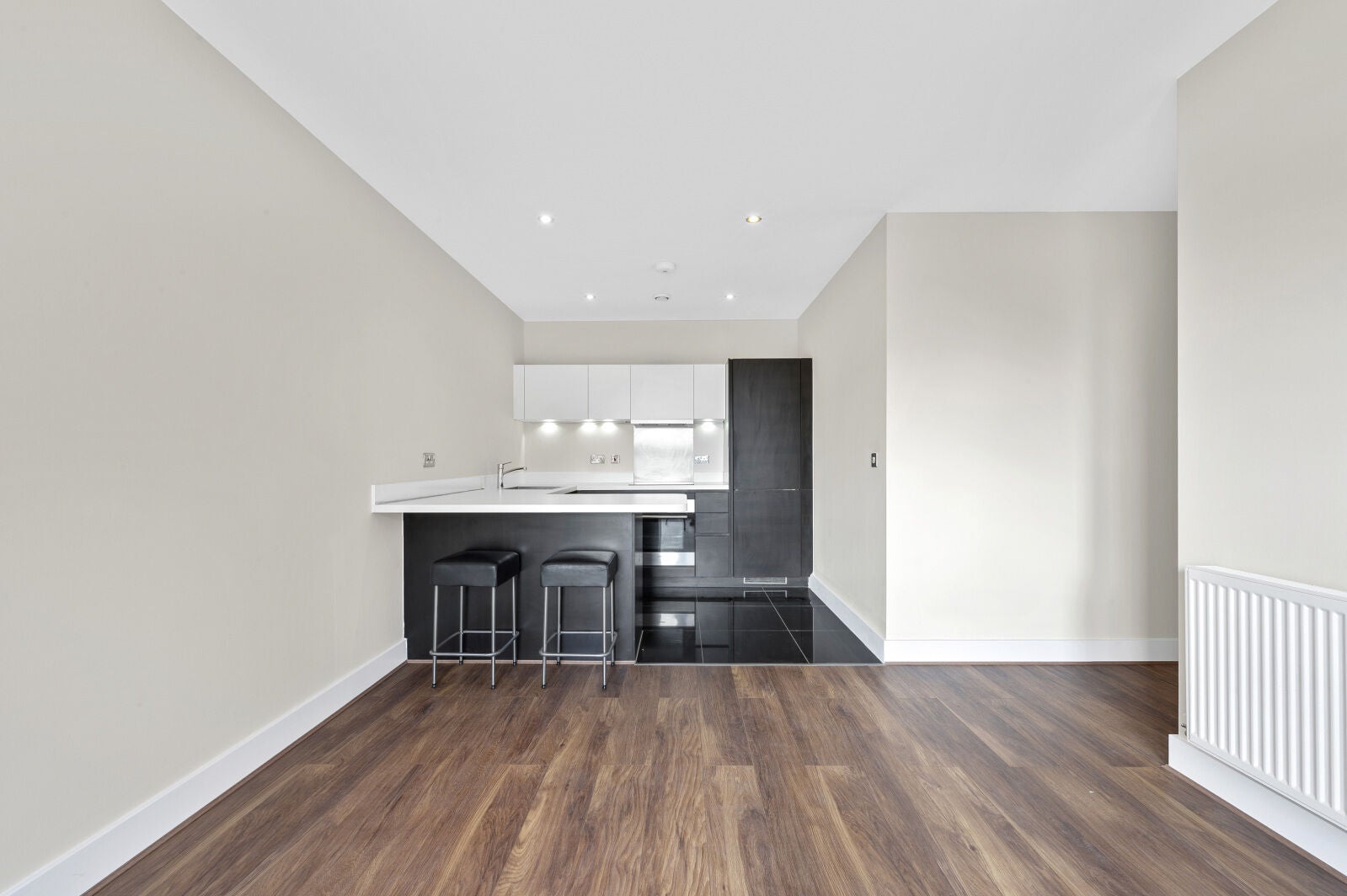 Flat Coombe Lane in Greater London