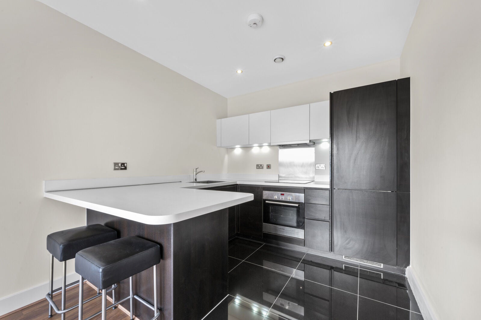 Flat Coombe Lane in Greater London