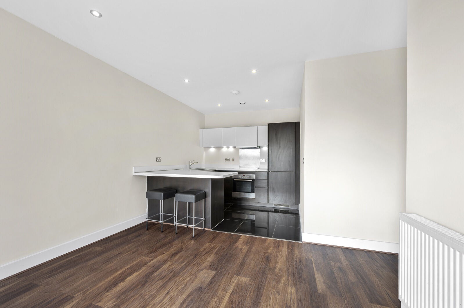 Flat Coombe Lane in Greater London