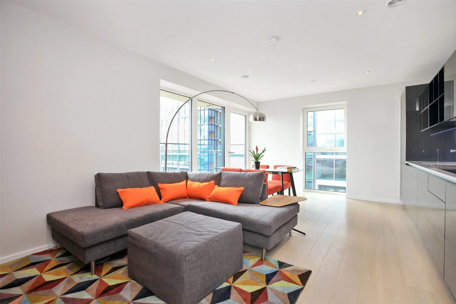 Flat Westfield Avenue in Greater London
