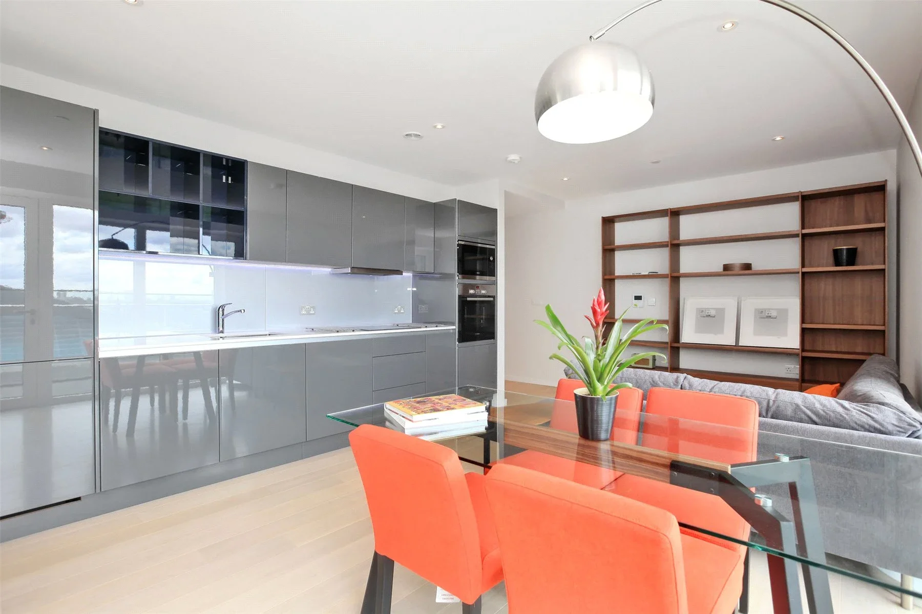 Flat Westfield Avenue in Greater London