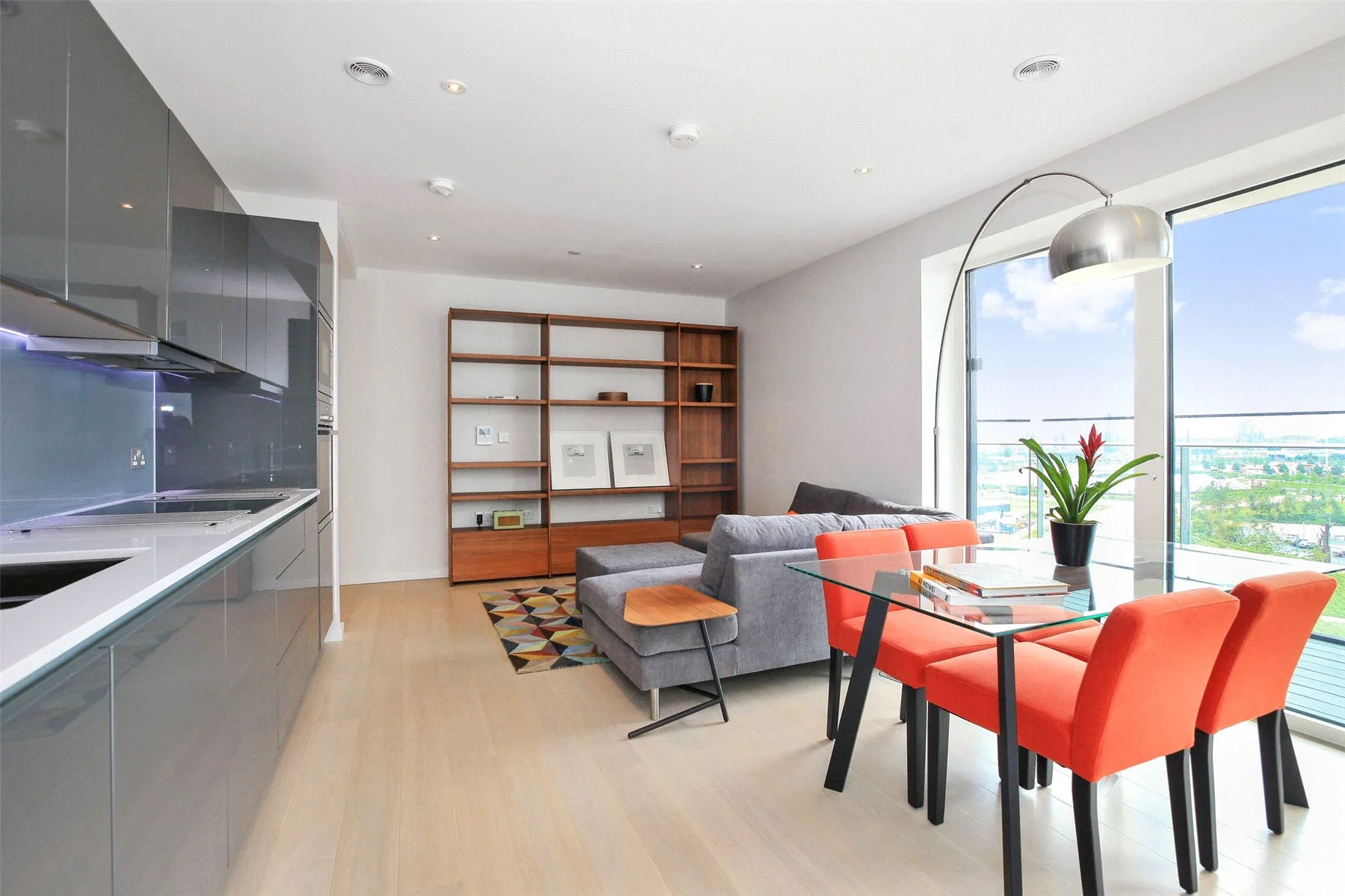 Flat Westfield Avenue in Greater London