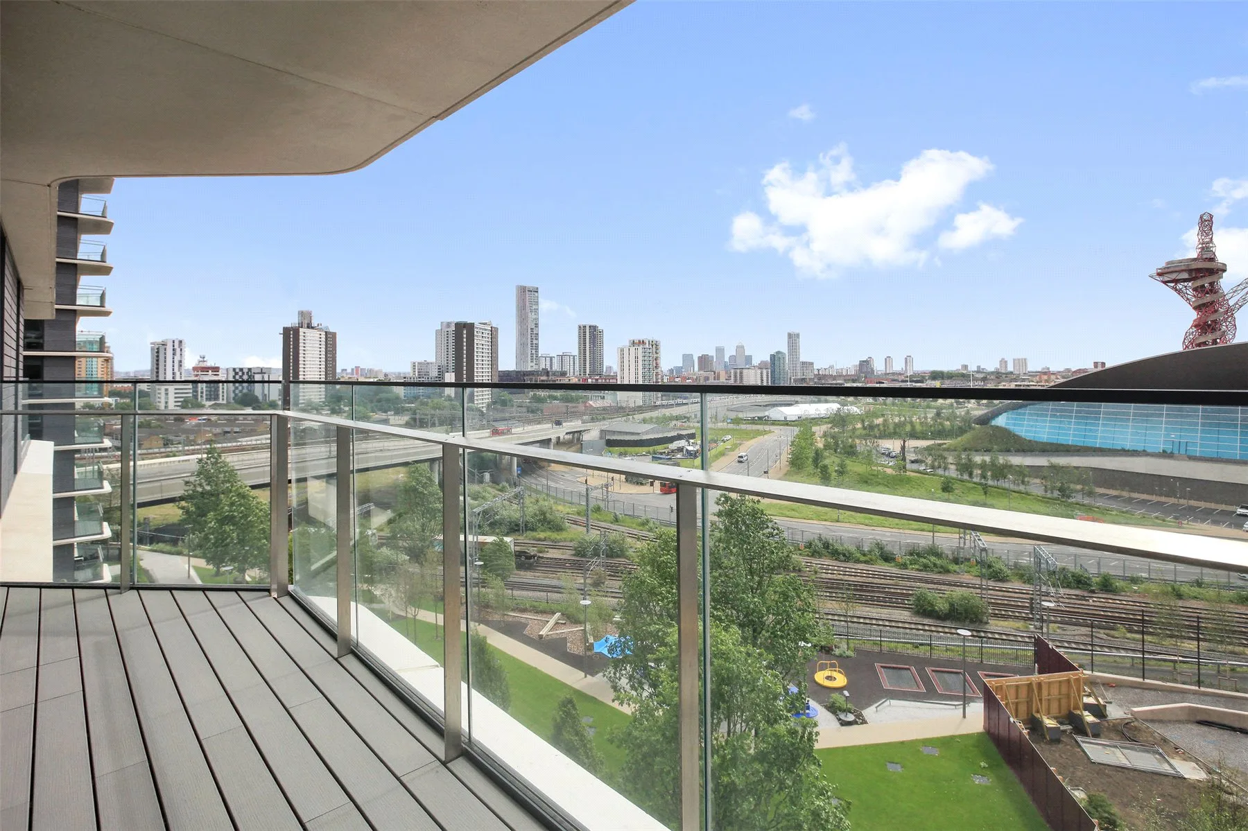 Flat Westfield Avenue in Greater London