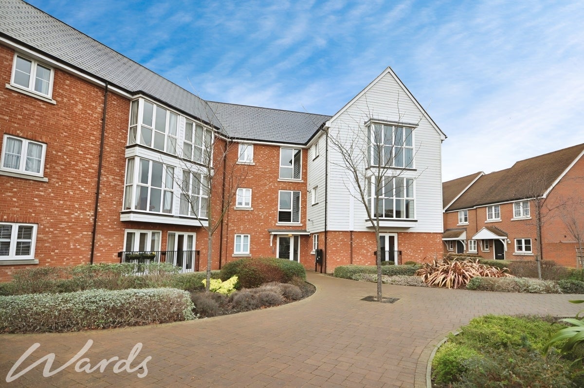 Flat Glimmer Way in Wainscott