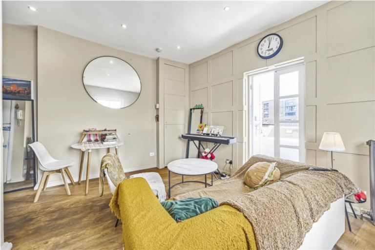 Flat Queenstown Road in Greater London