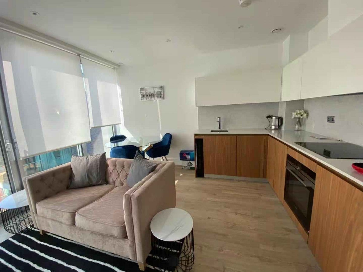 Flat Bridle Mews in Greater London