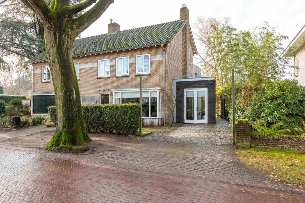 Huis Burgemeester Uijenstraat 32 in Waalre