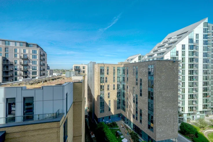 Flat Enterprise Way in Greater London