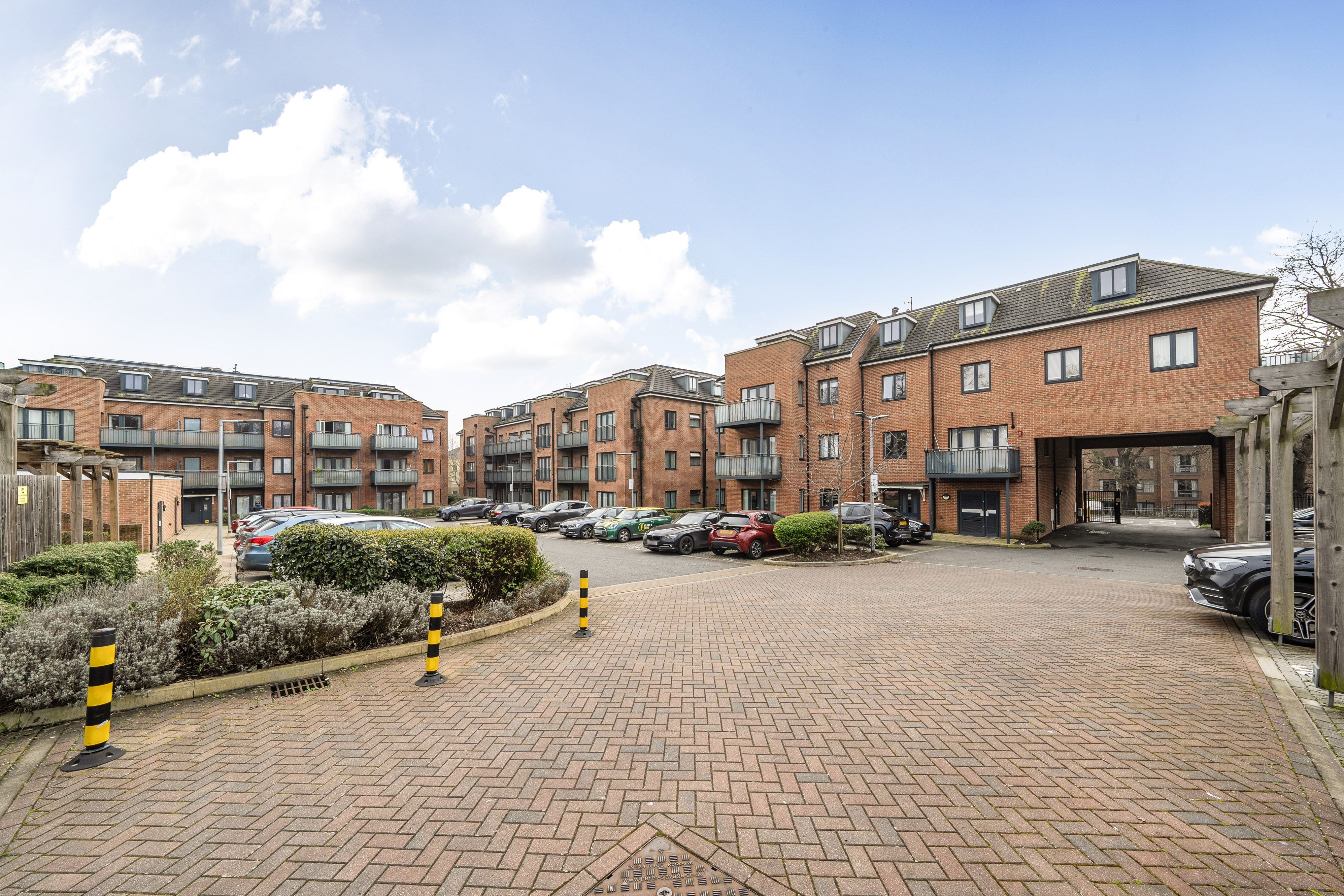 Flat Sudbury Hill in Greater London