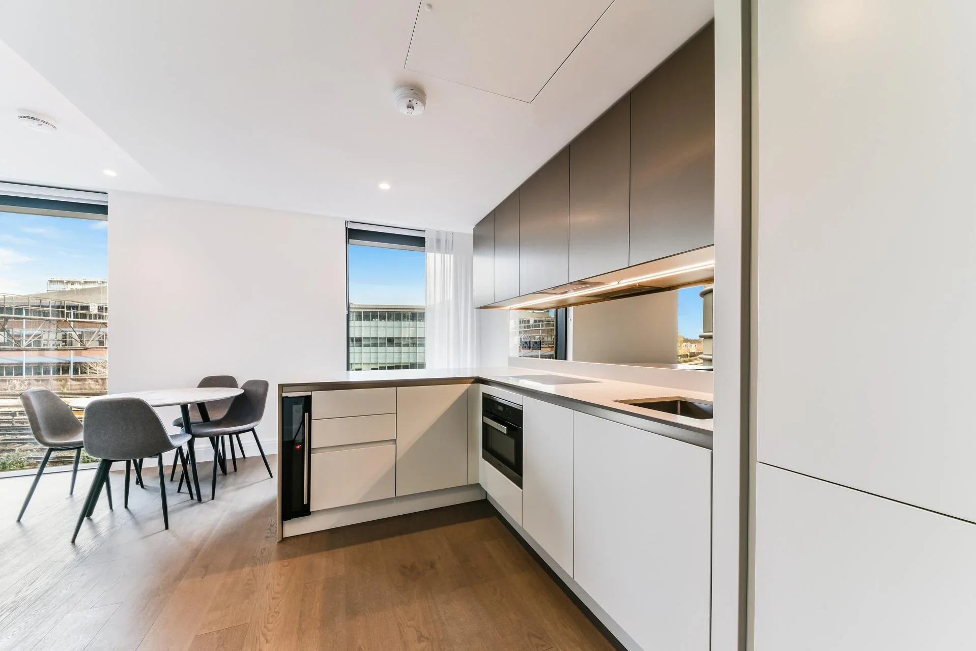 Flat Albert Embankment in Greater London