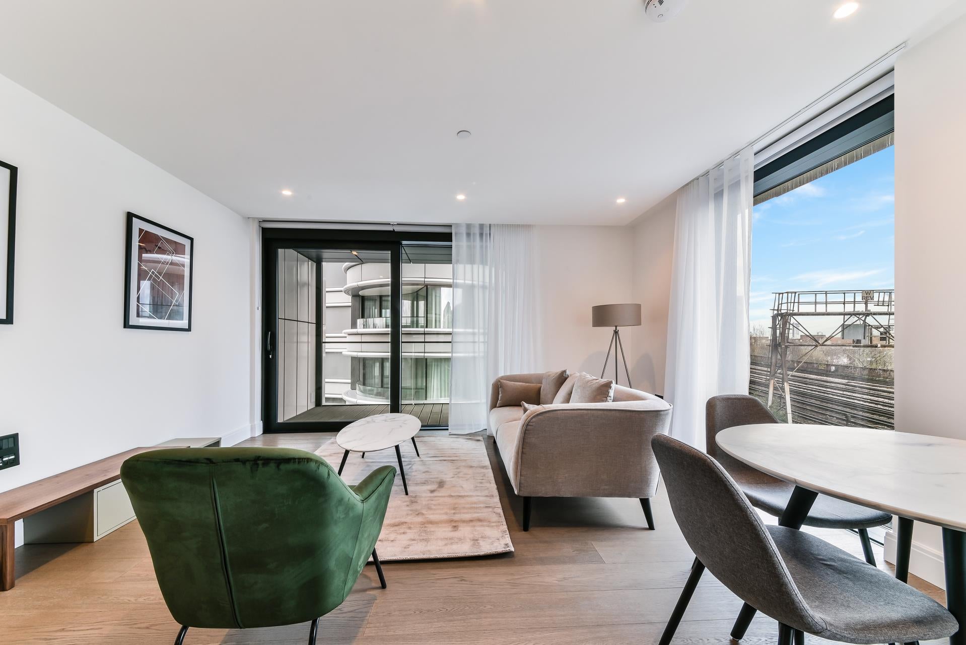 Flat Albert Embankment in Greater London