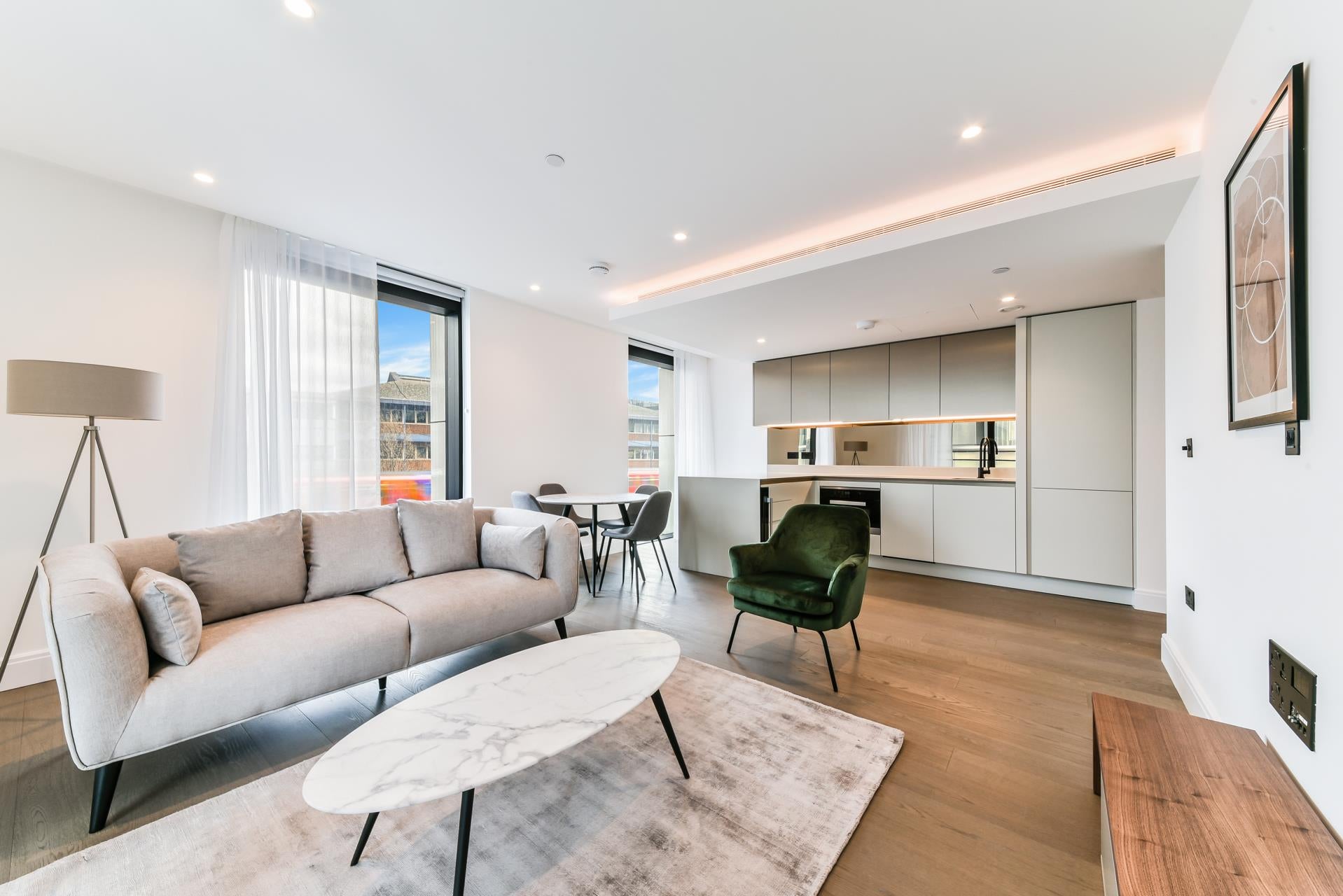 Flat Albert Embankment in Greater London