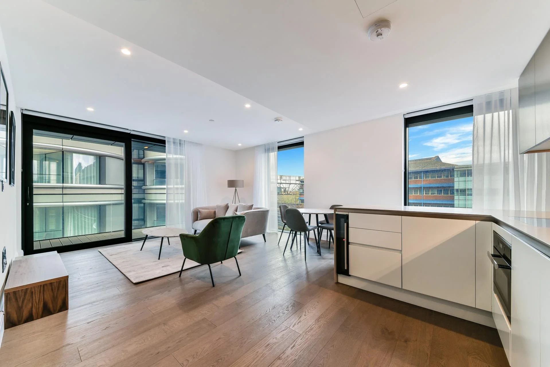 Flat Albert Embankment in Greater London