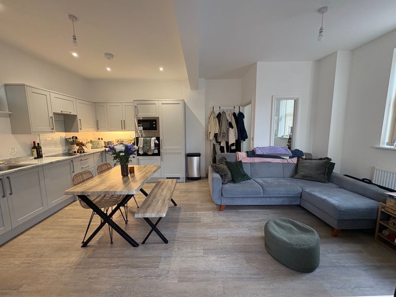Room Upton Road in Bristol