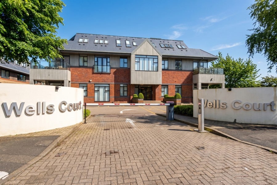 Flat Albert Drive in Woking