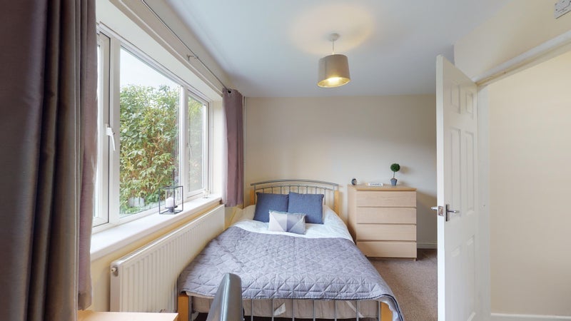 Room Charter Avenue in Coventry