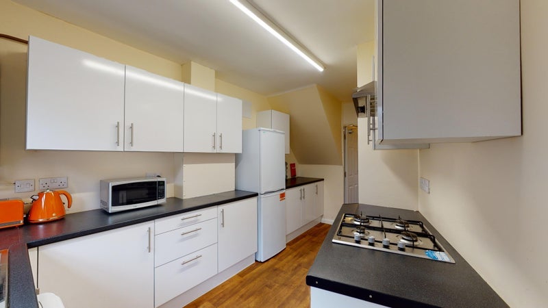 Room Charter Avenue in Coventry