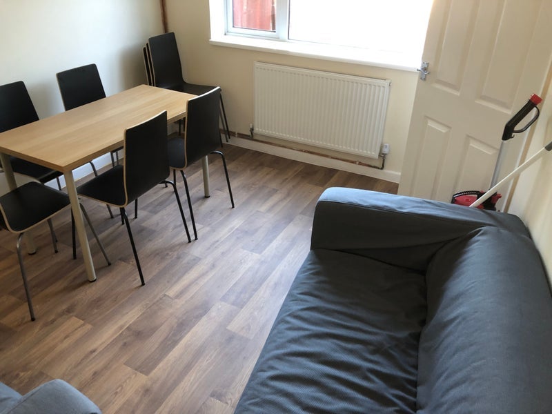 Room Charter Avenue in Coventry