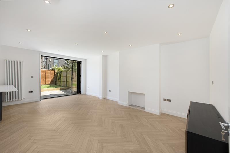 Flat Sarre Road in Greater London