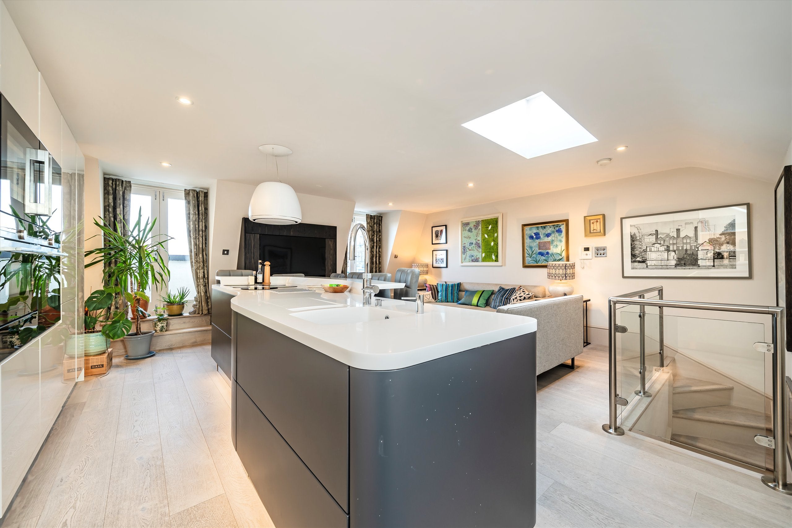 Flat Queen's Gate Mews in Greater London