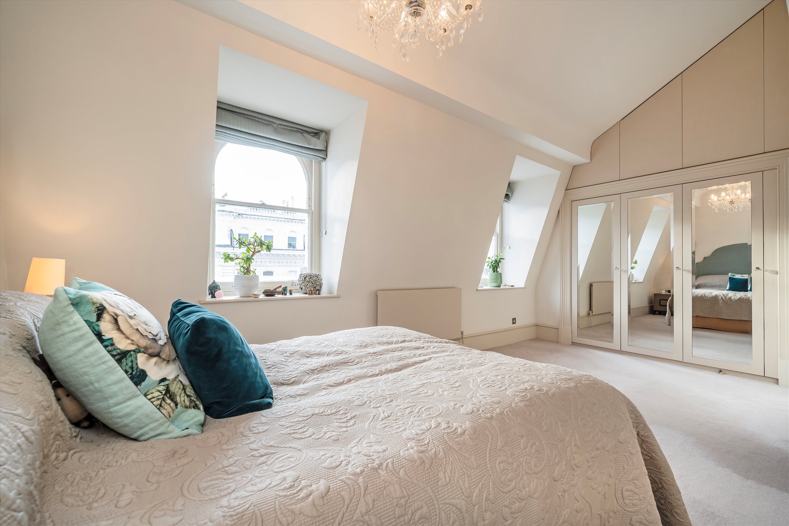 Flat Queen's Gate Mews in Greater London