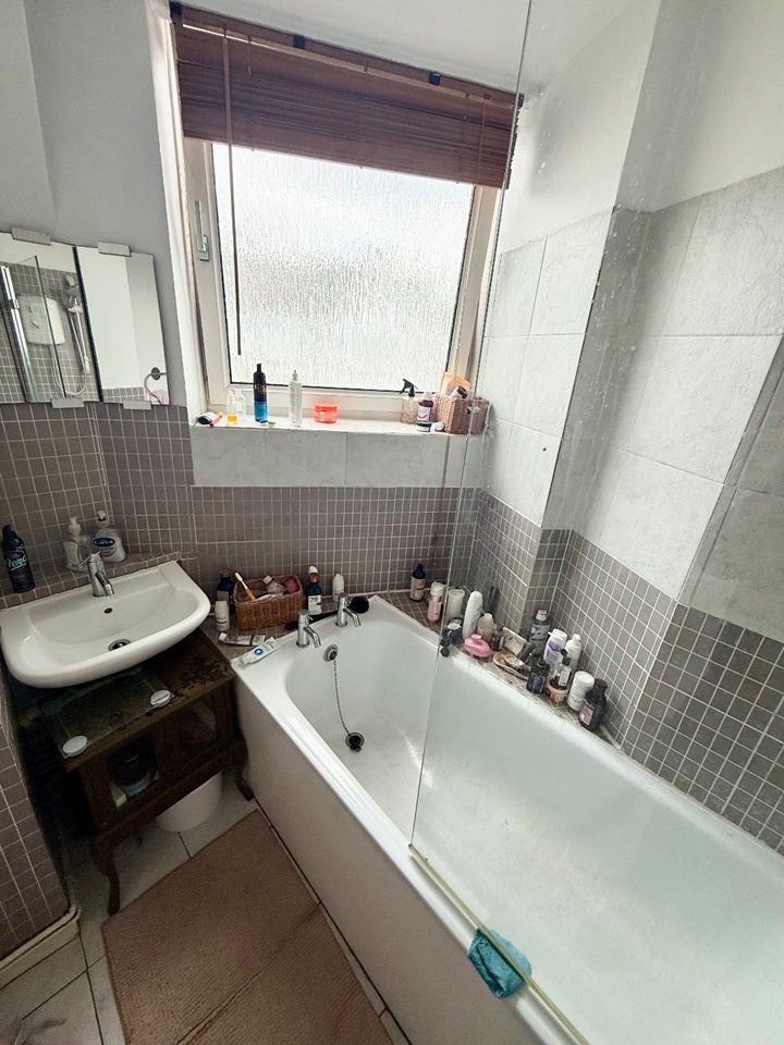 Flat Jebb Avenue in Greater London