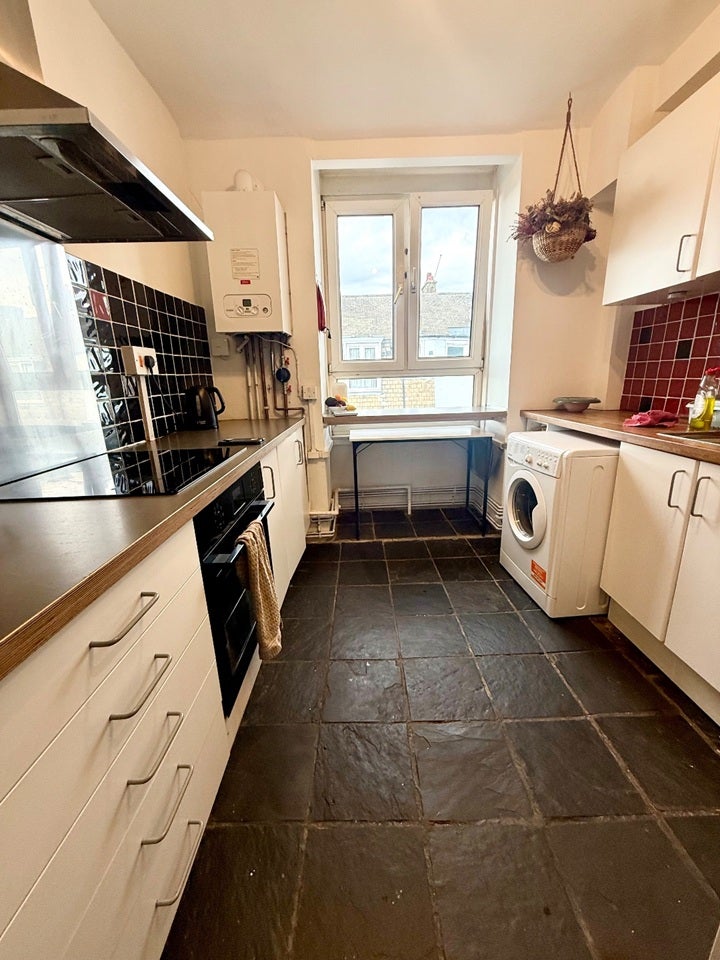 Flat Jebb Avenue in Greater London