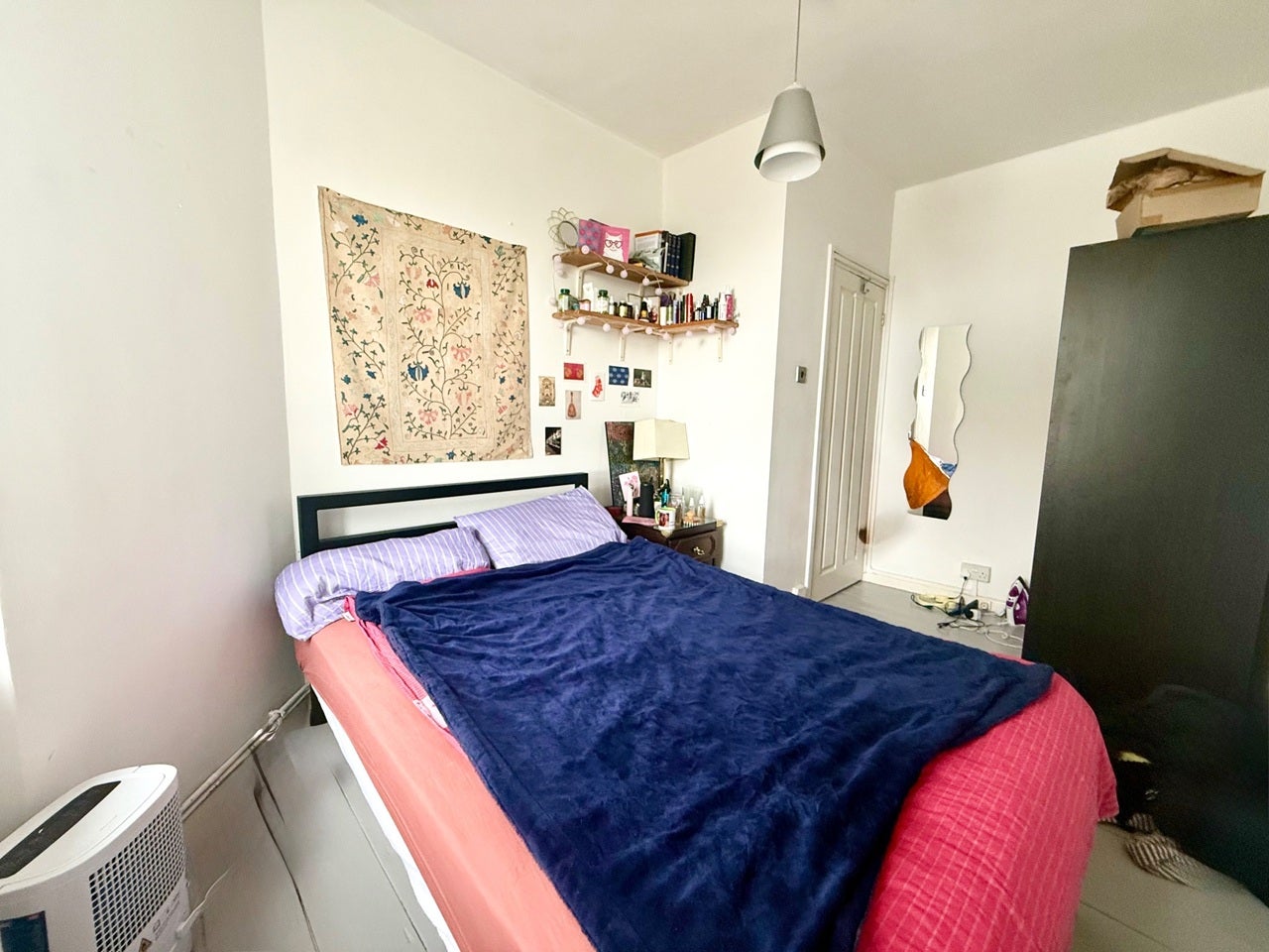 Flat Jebb Avenue in Greater London
