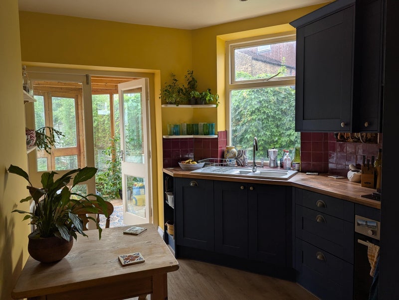 Room Woodnook Road in Greater London