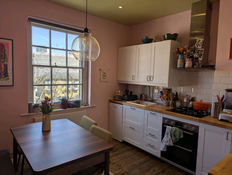 Room Wellington Way in Greater London