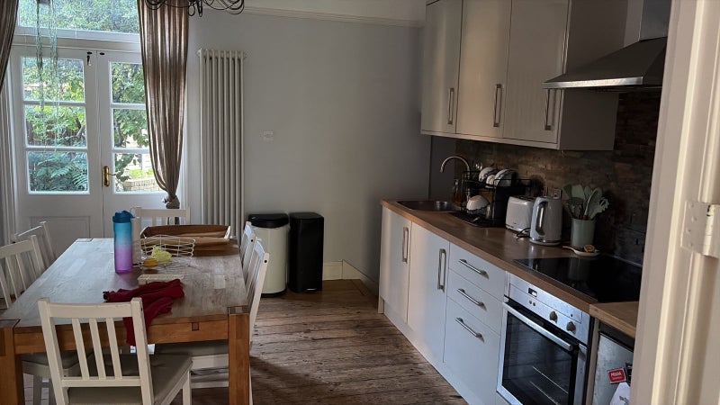 Room Byrne Road in Greater London
