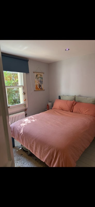 Room Byrne Road in Greater London