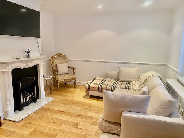 Room Amherst Close in Greater London
