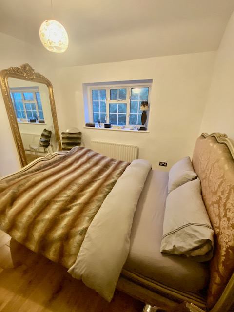 Room Amherst Close in Greater London