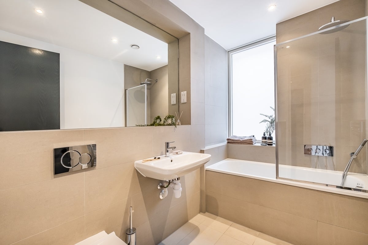 Flat Gransden Avenue in Greater London