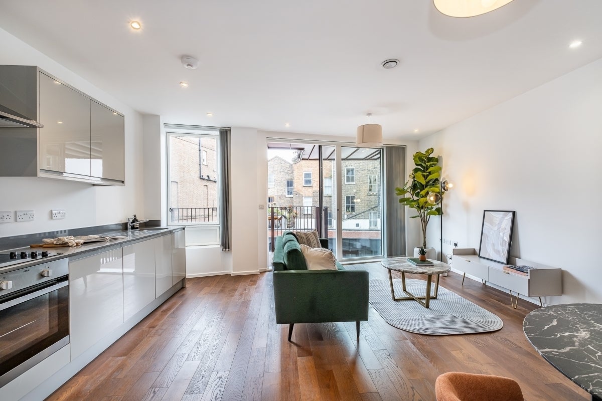 Flat Gransden Avenue in Greater London