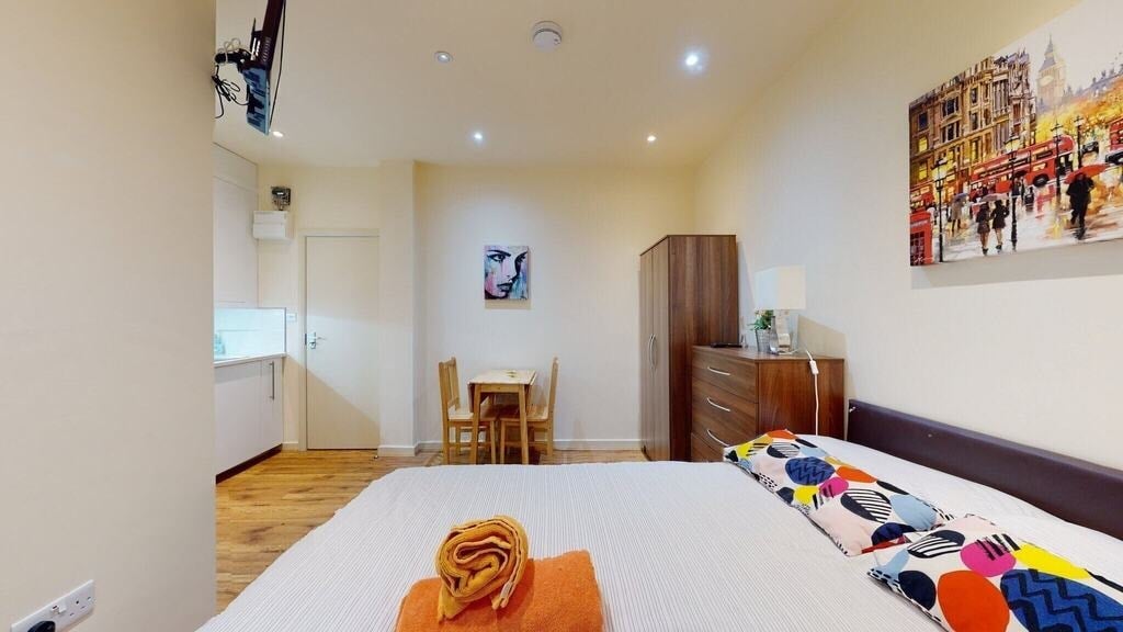 Flat Chatsworth Road in Greater London