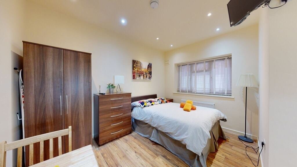 Flat Chatsworth Road in Greater London