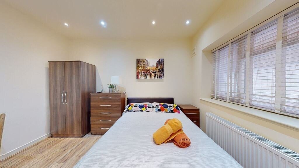 Flat Chatsworth Road in Greater London