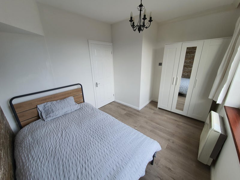 Room Launcelot Road in Greater London