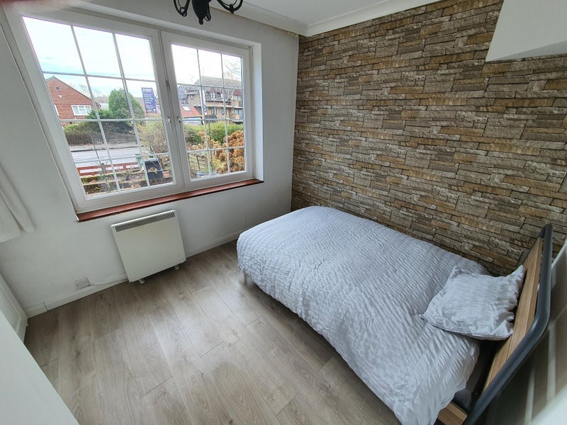Room Launcelot Road in Greater London