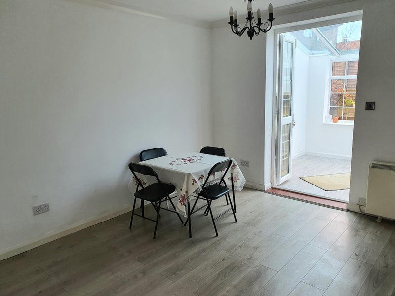Room Launcelot Road in Greater London
