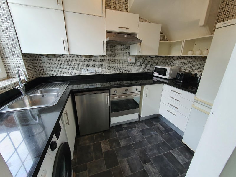 Room Launcelot Road in Greater London