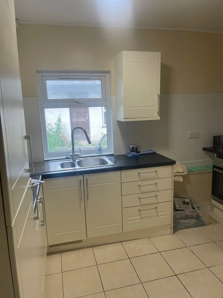 Room Dunton Road in Greater London