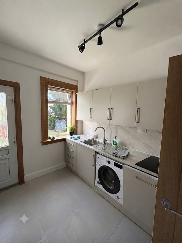 Room Kestrel Road in Glasgow