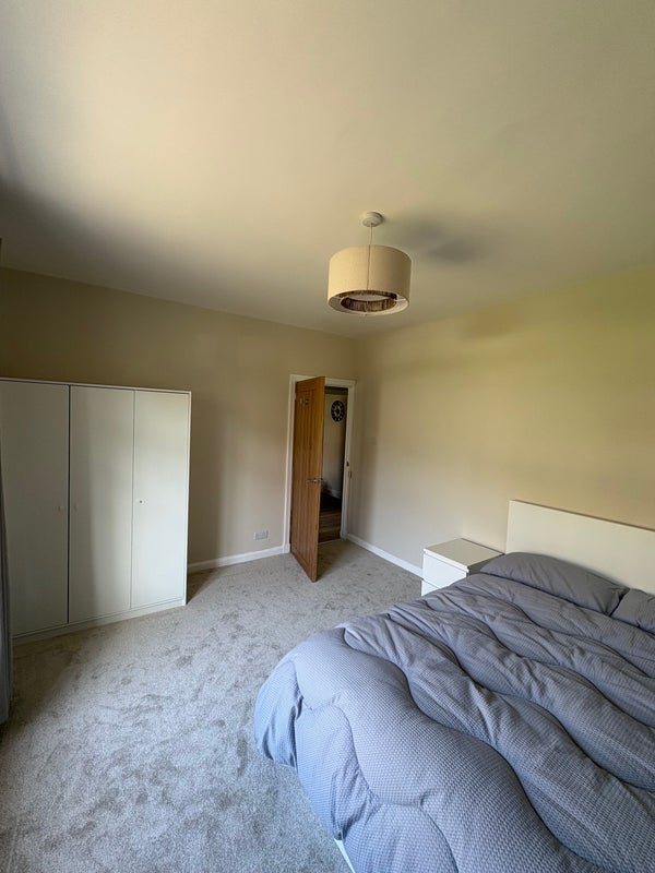 Room Kestrel Road in Glasgow